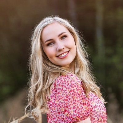 headshot of Julia Shumaker